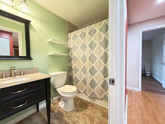 5th image of 255 High Path Rd Unit 255