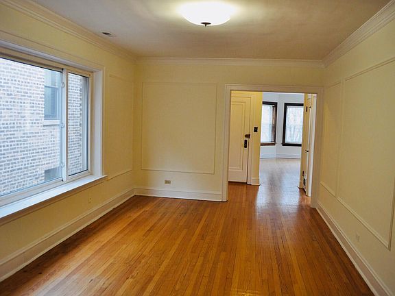 2nd image of 7530 N Claremont Ave