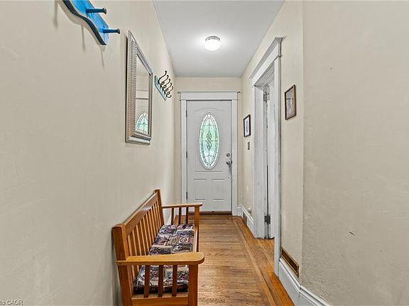 4th image of 37 Park Row N