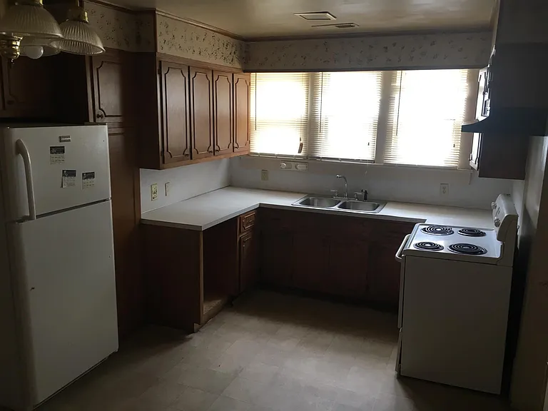 314 W King St — Photo 8