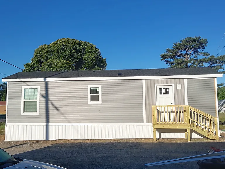 2218 S Post Rd — Photo 1