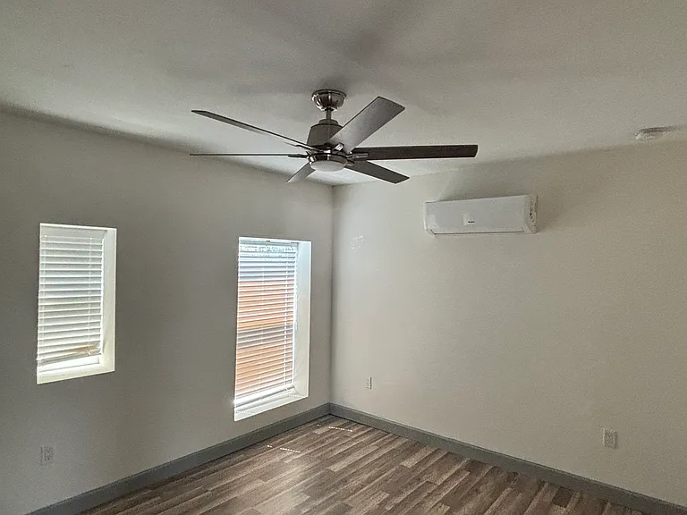 2500 Erving Ave — Photo 7