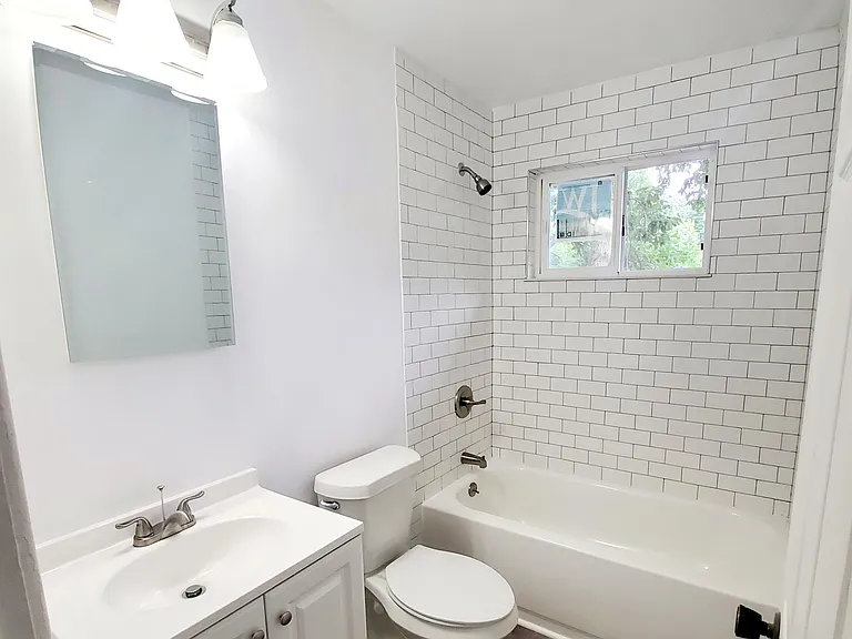 117 E Plum St #117 — Photo 4