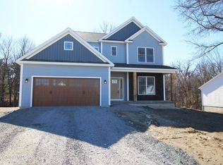 7 Essie Ln, Troy, NY 12180