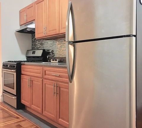 3rd image of 1427 Taylor Ave APT 2