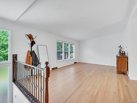 5th image of 1522 Oregon Ct