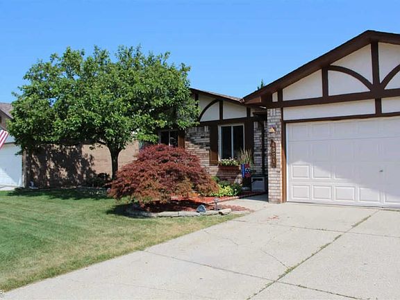2nd image of 4851 Venetian Dr