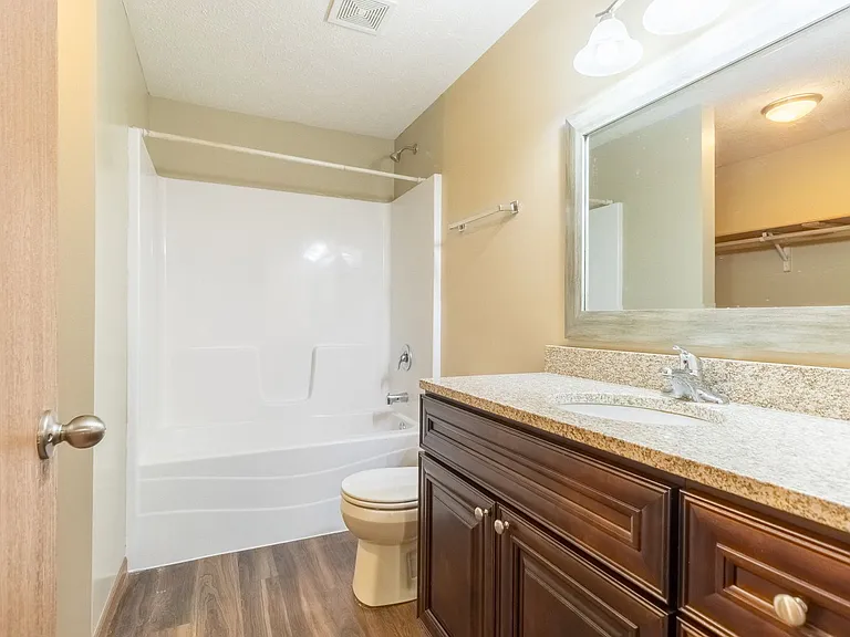 2849 W Rose St — Photo 6