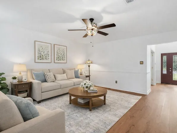 10 E Broken Oak Ct, Spring, TX 77381