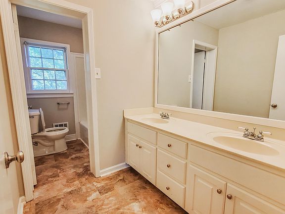 5th image of 110 Brookwood Ct