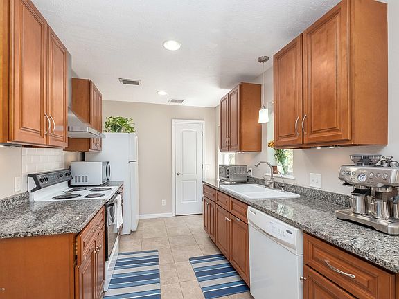 4th image of 575 Loveridge Dr