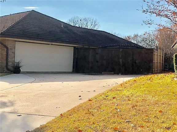 4th image of 1207 Saint Andrews Dr