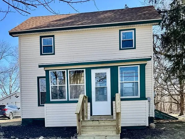 131 Woodstock St, Cement City, MI 49233