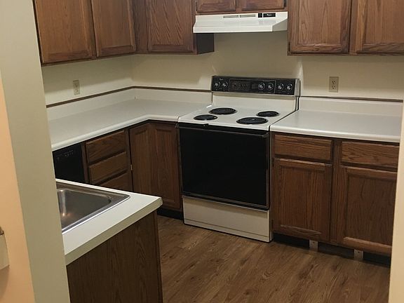 3rd image of 11 Evergreen Rdg #D