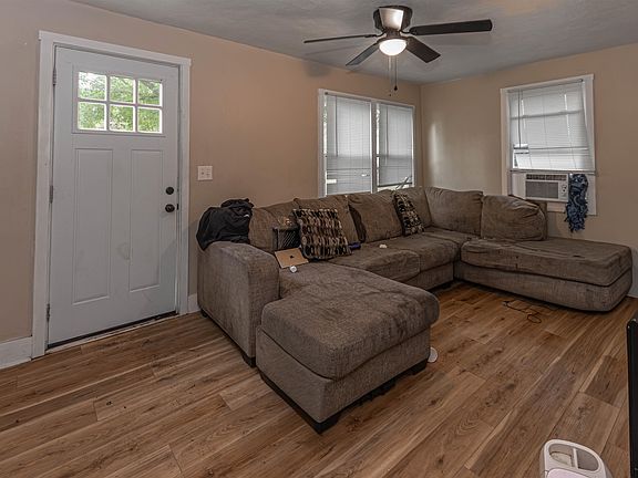 4th image of 814 Brooke Rd