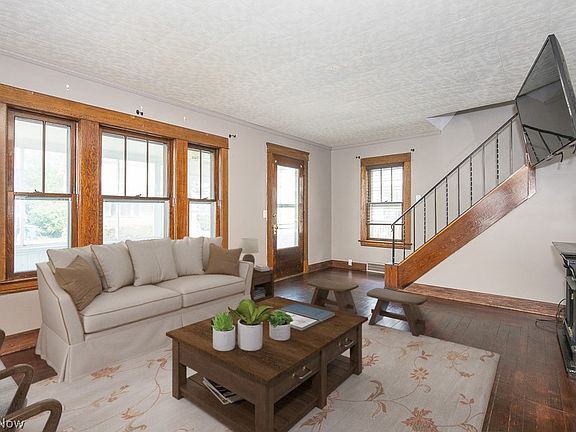 3rd image of 119 Waverly Pl