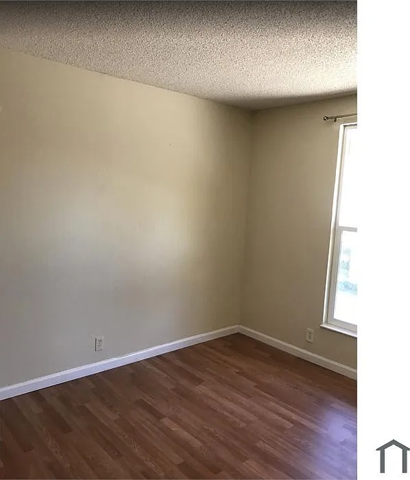 3 bed, 1.5 bath, 1149 sqft, $3,450 — Photo 2