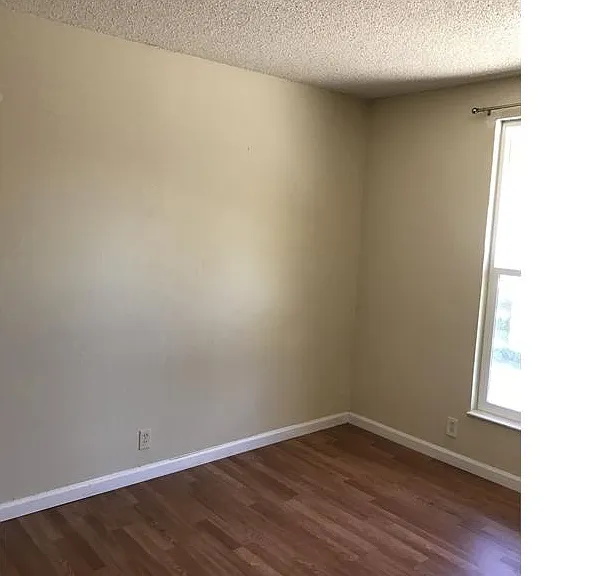 5712 Poplar Cmn — Photo 2