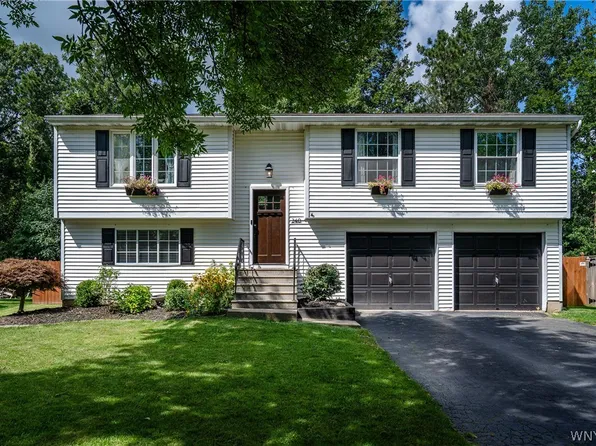 240 Greengage Cir, East Amherst, NY 14051