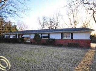 5805 Orion Rd, Rochester, MI 48306