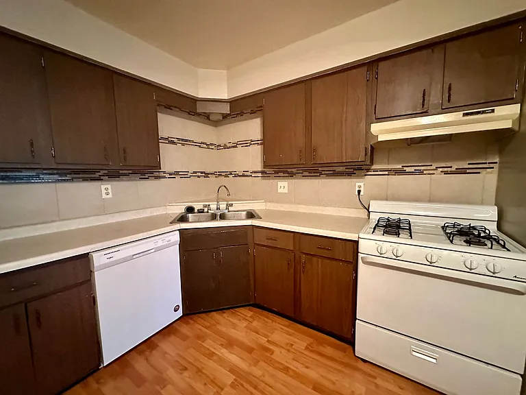 N113W15479 Francese Dr — Photo 12