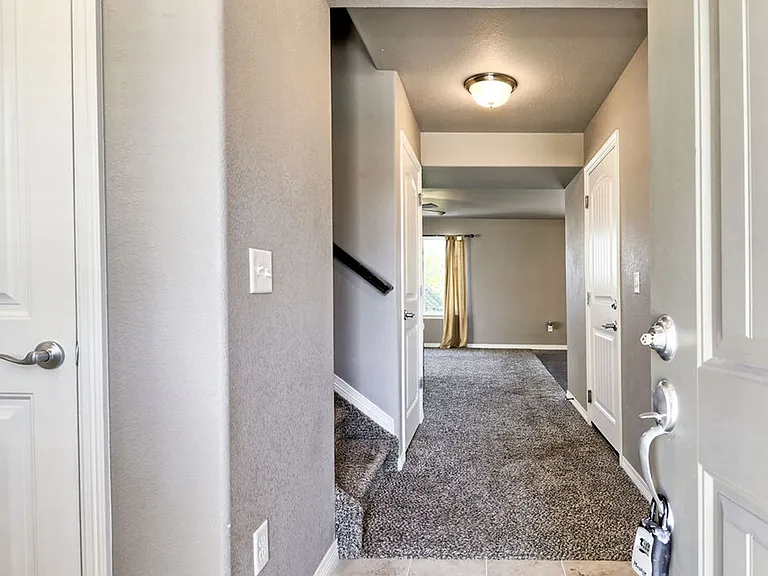 1748 Ruddlesway Dr — Photo 5