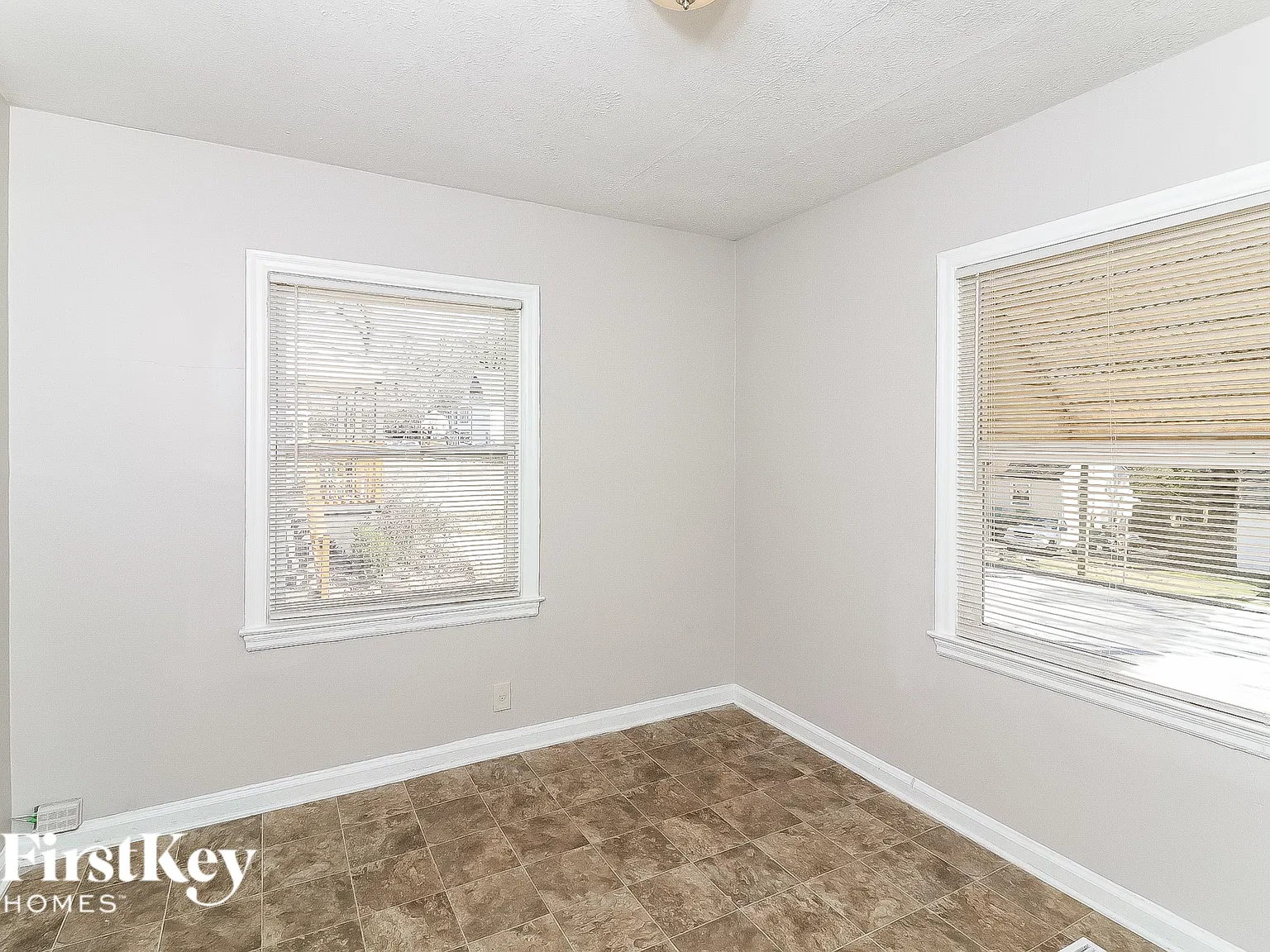 3 bed, 1.0 bath, 1141 sqft, $1,795 — Photo 4