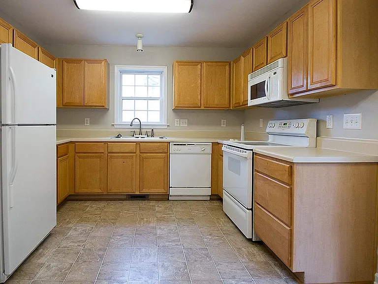 404 Foxbridge Ct — Photo 3