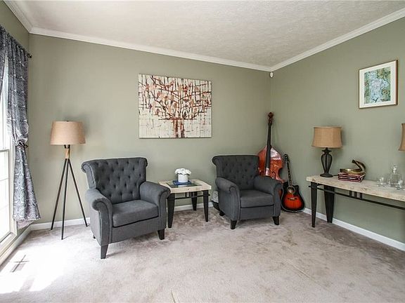 3rd image of 12 Princeton Ln