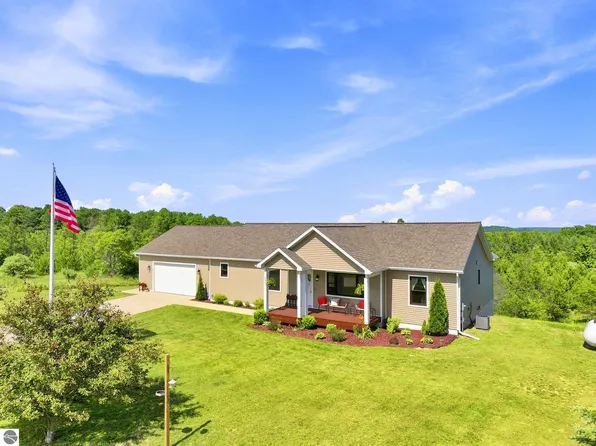190 Fairview Dr, Manton, MI 49663