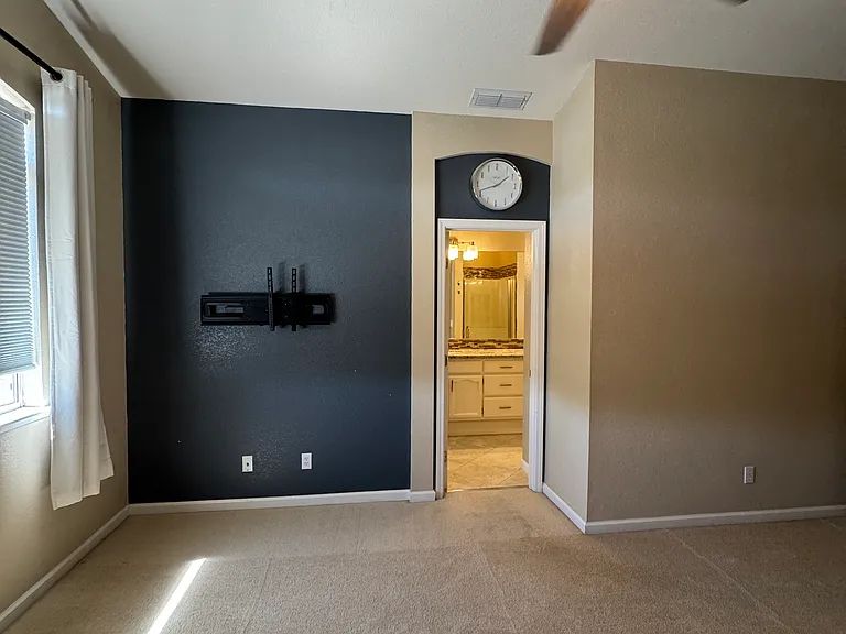 1370 Kerslake Cir — Photo 17