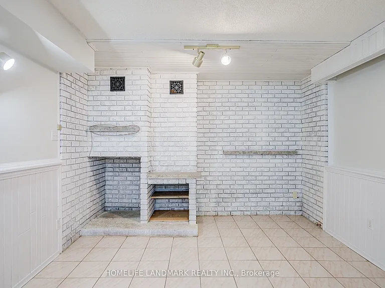 1608 Sherwood Forrest Cir — Photo 43