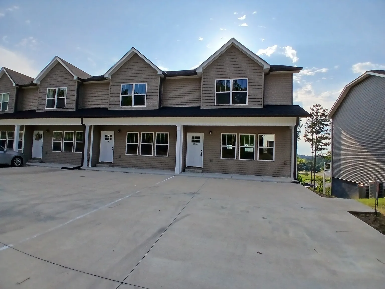 3 bed, 2.5 bath, $1,800 — Photo 1