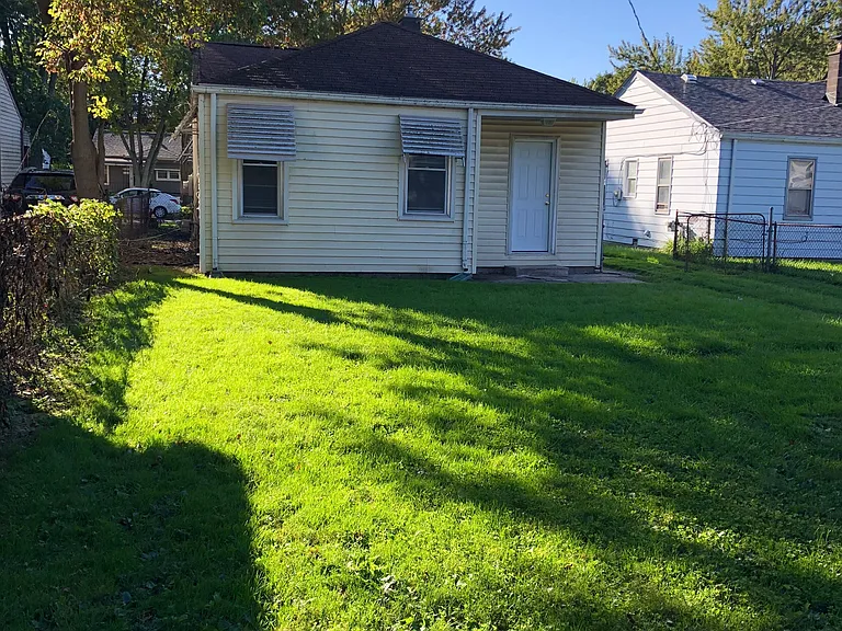 20776 Atlantic Ave — Photo 2