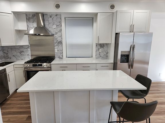 5th image of 4916 N Lawndale Ave #1