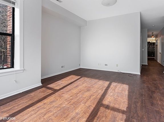 5th image of 2458 W Eastwood Ave #1