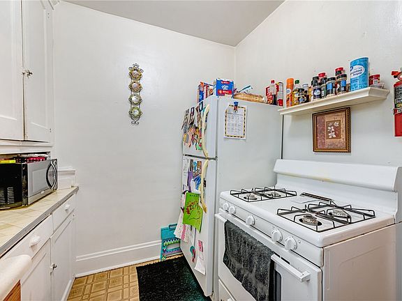 5th image of 849 Highland Ave