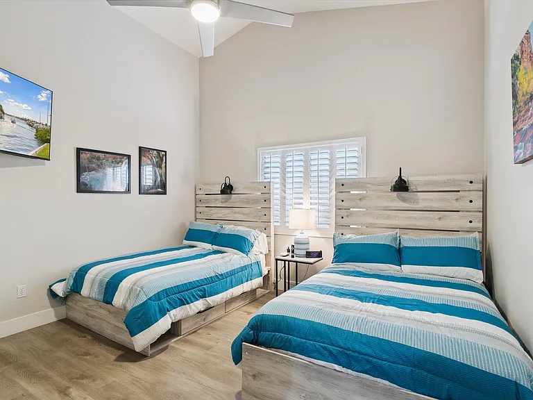 4637 E Fernwood Ct — Photo 16