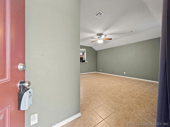 5th image of 14940 S Pin Oak St