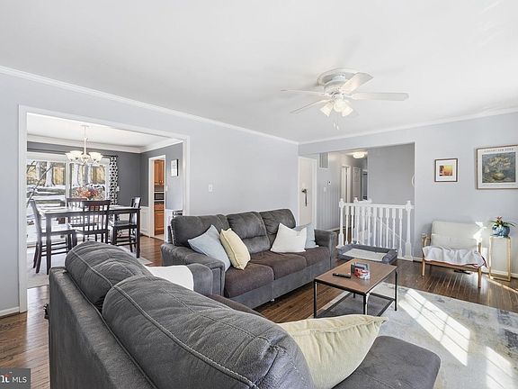 2nd image of 8118 Viola St