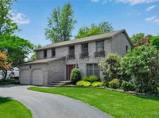 5240 Brookhaven Dr, Clarence, NY 14031