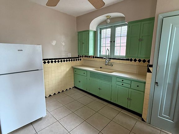 4th image of 6020 Carlsbad Ave