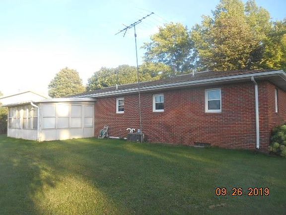 5th image of 828 Sunset Dr