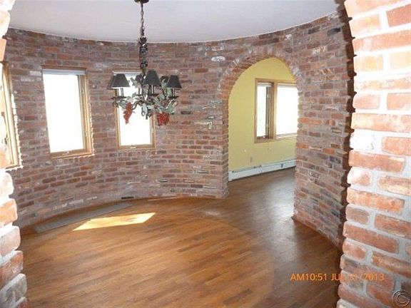 2nd image of 120 Grace Ln