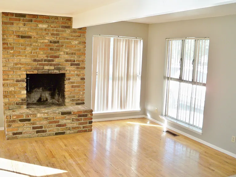 2231 Riviera St — Photo 3