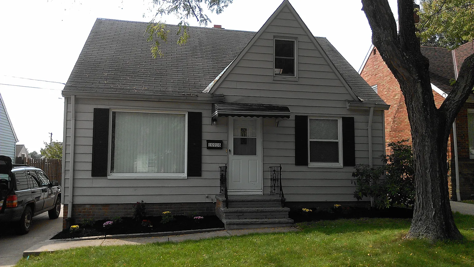 10916 Mountview Ave photo 1