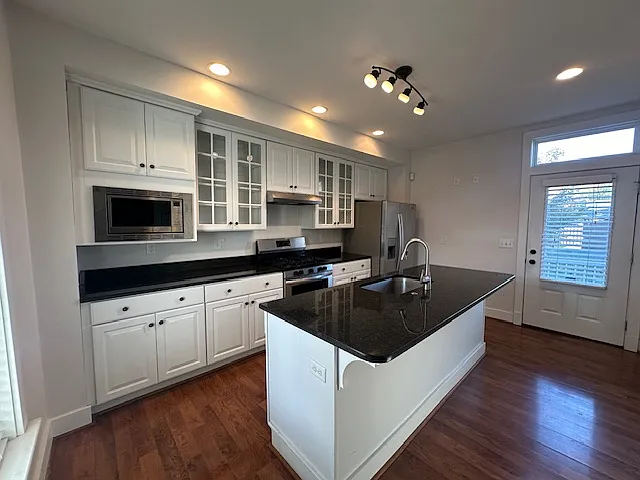 235 S Monroe Ave — Photo 5