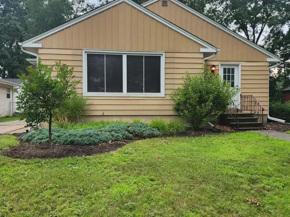1208 Scottswood Rd, Rockford, IL 61107