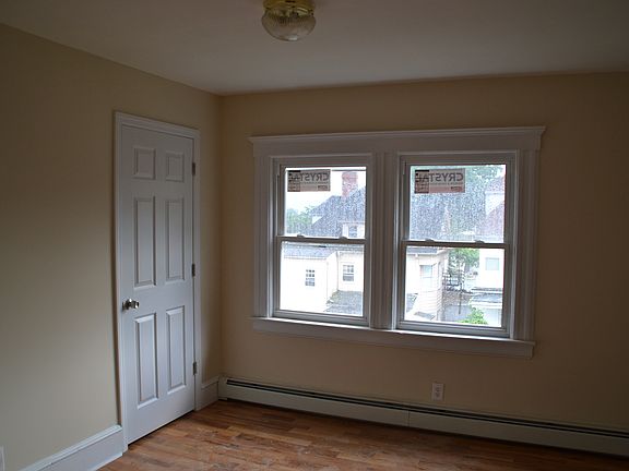 3rd image of 805 Clifton Ave