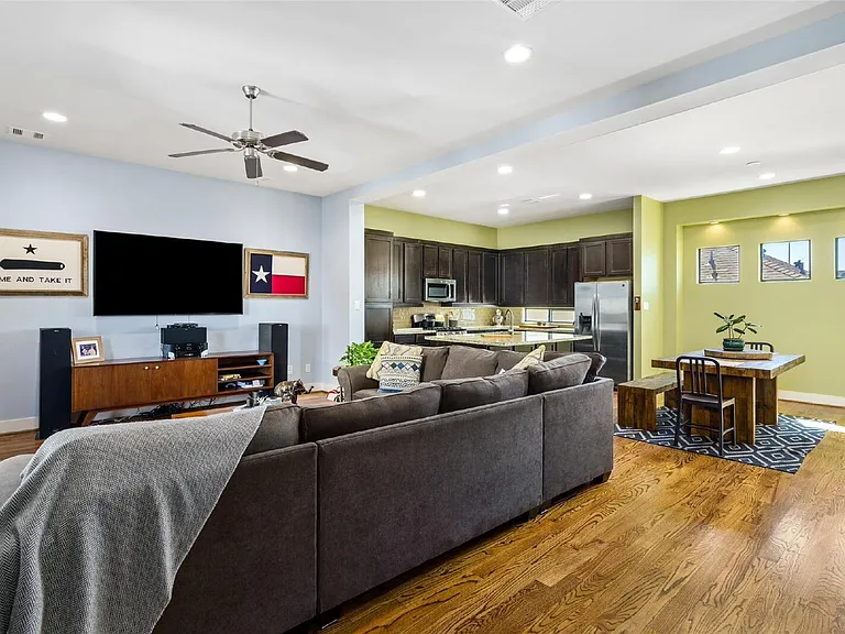1720 Live Oak St — Photo 13